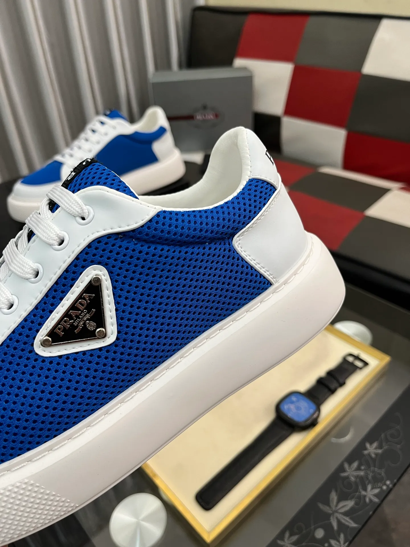 Men's men's shoes💰580⌚️⌚️Prada Prada early spring new model, top original quality, Prada casual sports shoes, made of imported solid color patent leather, spliced mesh cowhide upper, three-dimensional geometric segmentation, multi-color splicing, fashionable and generous, soft, comfortable and breathable. The tongue is decorated with classic letter logo, with fabric lining, cowhide foot pads, matched with P family's exclusive rubber outsole, upper material, breathable knitted fabric imported from Italy The delicate texture is super high-end! Fetal cowhide lining, super soft and comfortable, original molded outsole Size: 38-446️⃣ colors available